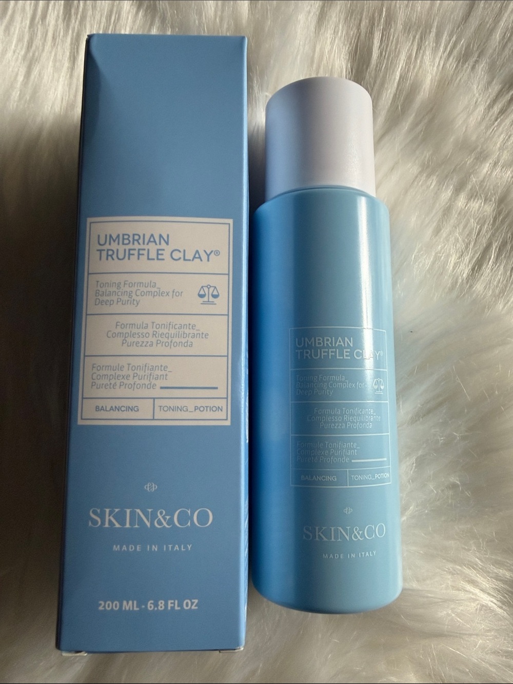 Skin Umbria Truffle Clay Balancing Toning Potion - Light Blue & White